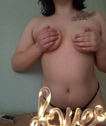 У меня есть все, чтобы сделать нашу встречу незабываемой и яркой. Разве ты не хочешь окунуться в мир страсти и наслаждения со мной? 💋
У меня прекрасная фигура, нежная кожа и обворожительное обаяние. Я знаю, как доставить истинное удовольствие и насладиться им вместе с тобой.
Мои нежные руки способны создать магию, мир, где все проблемы исчезнут. У меня горячее тело, готовое отдаться тебе без остатка. 🔥
Я всегда отношусь к каждому клиенту со вниманием и заботой, создавая атмосферу комфорта и релаксации. Со мной ты забудешь о реальности и погрузишься в мир наслаждений.
Отзывы моих довольных клиентов говорят сами за себя. Мои фото настоящие, без ретуши, чтобы ты точно представлял, что будешь получать. 📷
Я жду тебя в своей уютной квартире в Москве, чтобы порадовать тебя своими нежными ласками и страстными поцелуями. Не упускай возможность ощутить магию, которую я могу дарить. 🌟
Захватывающий опыт и незабываемые эмоции – вот что ждет тебя, мой дорогой. Не упусти свой шанс на настоящий райский уголок в объятиях Москвы. 💫 1441, 22 года